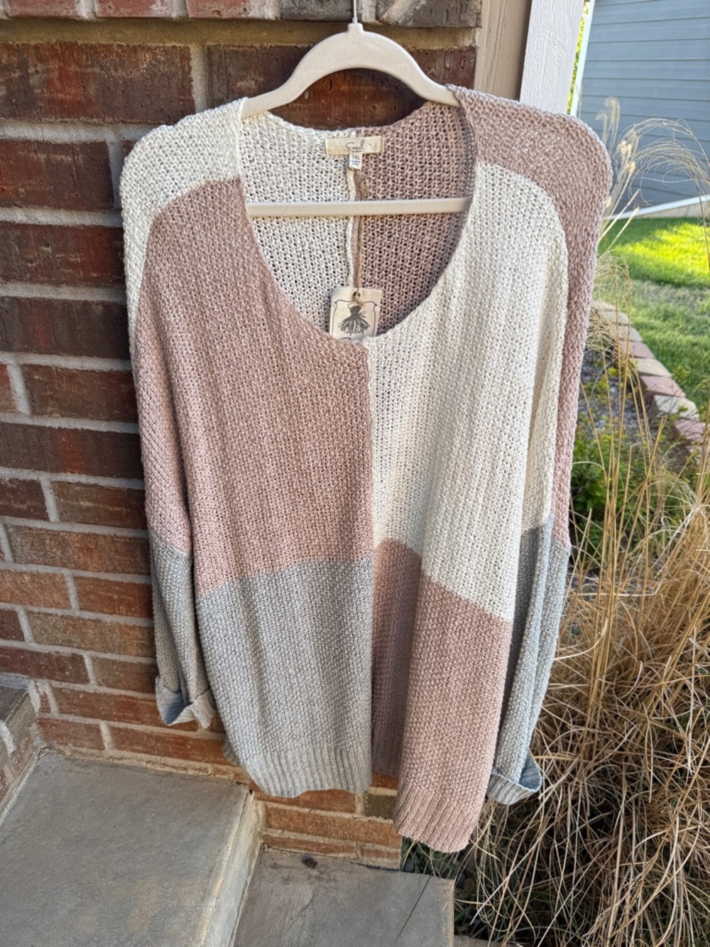 easel Ladies 1XL Colorblock V-Neck Lightweight Sweater in Cream, Taupe & Lt Gray